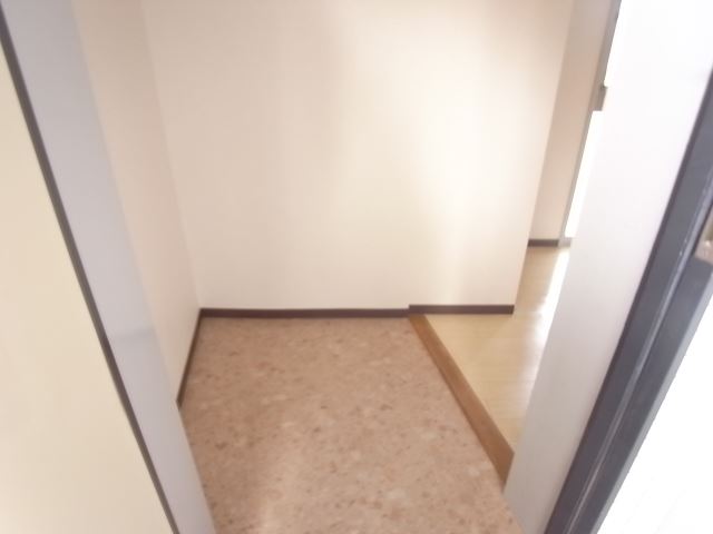 玄関　※室内写真は別室サンプル写真。