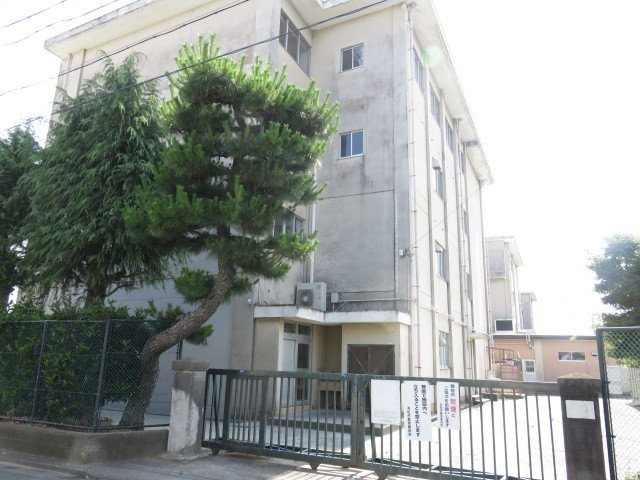 中学校　南部中学校（中学校）まで270m
