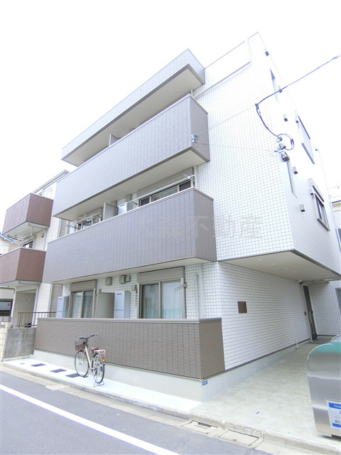 建物外観　2022年7月築　鉄骨造地上3階建て総戸数8戸1ギガの光イン