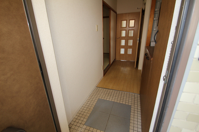 玄関　※別室の参考写真です。
