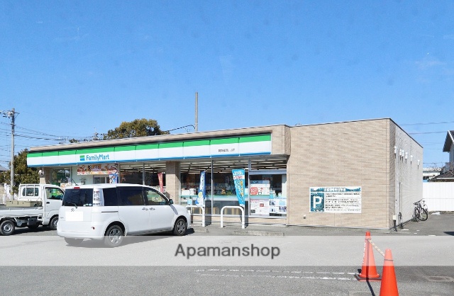 コンビニ　ファミリーマート阿南富岡小山店（コンビニ）まで136m