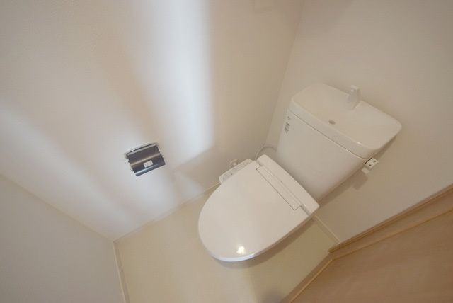 トイレ　落ち着いた色調のトイレです♪