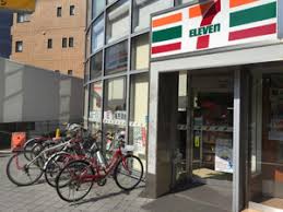 コンビニ　セブンイレブン 新宿落合駅前店（コンビニ）まで135m