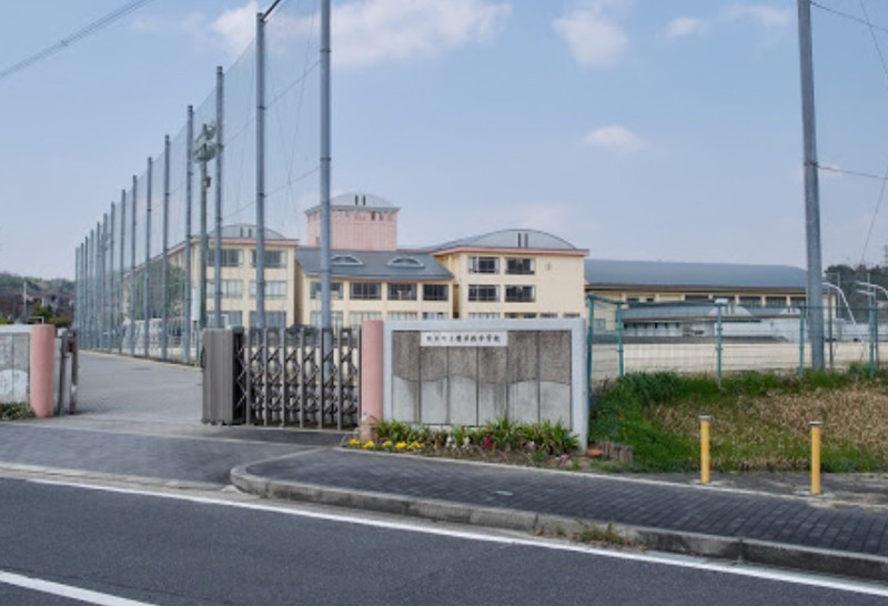 中学校　精華西中学校（中学校）まで681m