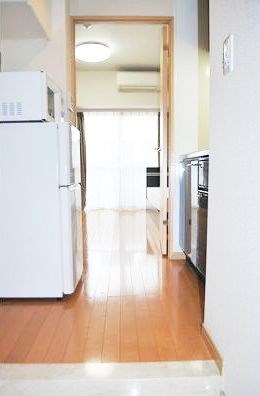 玄関　弊社は全物件が仲介手数料半月分でご紹介可能です。