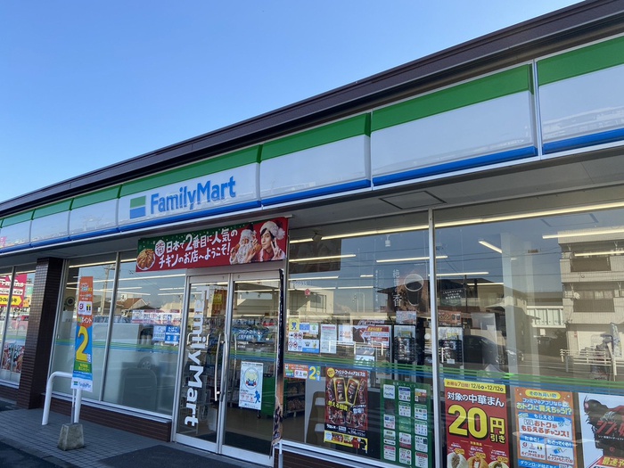 コンビニ　ファミリーマート（コンビニ）まで850m