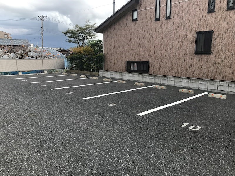 駐車場　敷地内駐車場