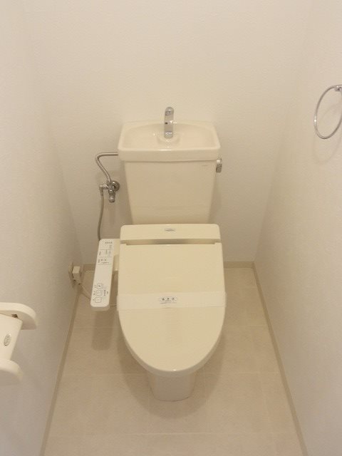 トイレ　類似タイプ参考写真掲載。
