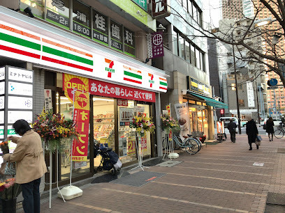 コンビニ　セブン－イレブン港区芝浦３なぎさ通り店（コンビニ）まで136m