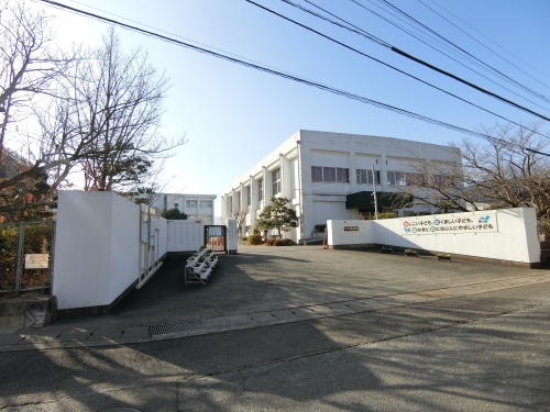 小学校　片縄小学校（小学校）まで650m