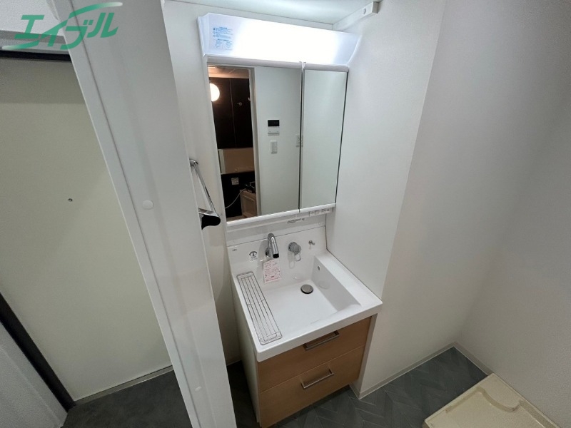 洗面設備　同型参考写真