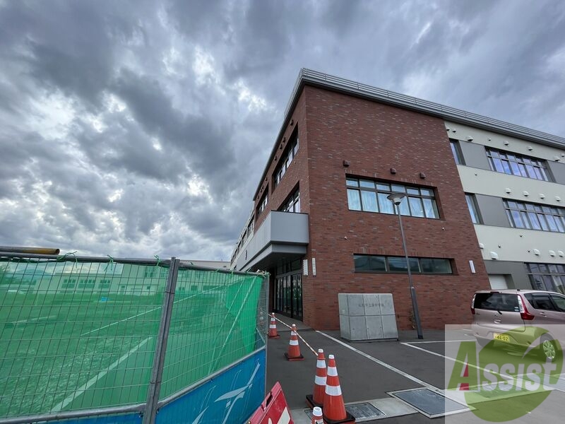 中学校　札幌市立栄中学校（中学校）まで1123m