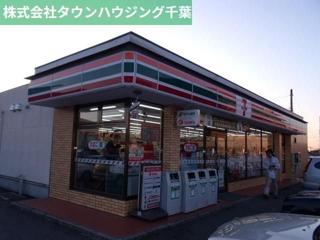 コンビニ　セブンイレブン（コンビニ）まで229m