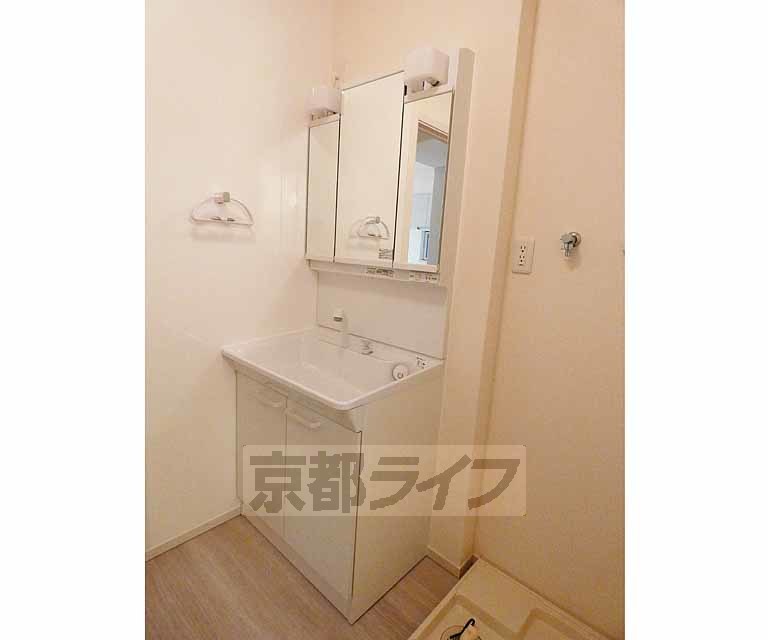 洗面設備　独立洗面台です。
