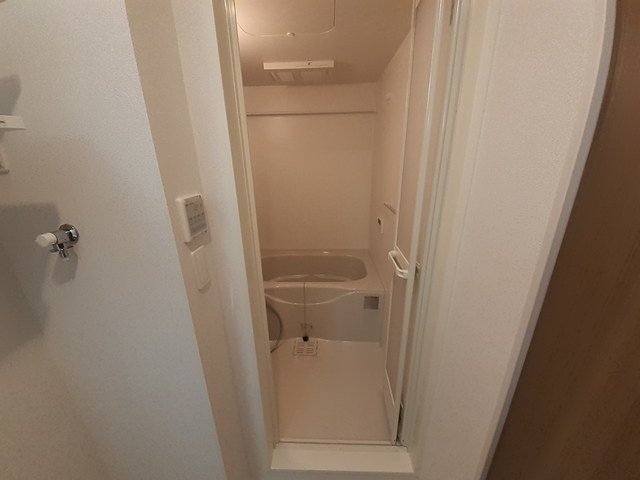 バス・シャワールーム　コンパクトで使いやすいお風呂です