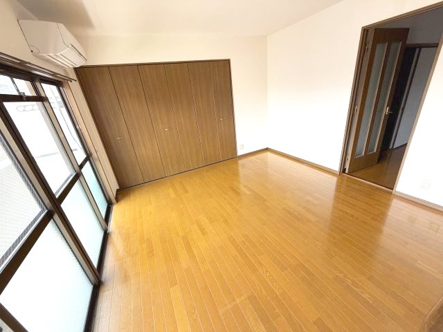 シャンテ本山の居間写真