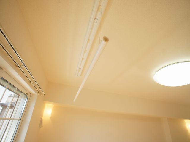 その他設備　室内物干しがあります。