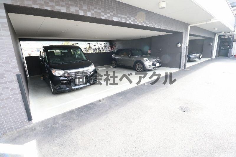 駐車場　駐車場に車を止められます