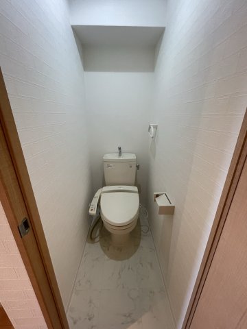 トイレ　(参考)同マンション同間取り他部屋の写真