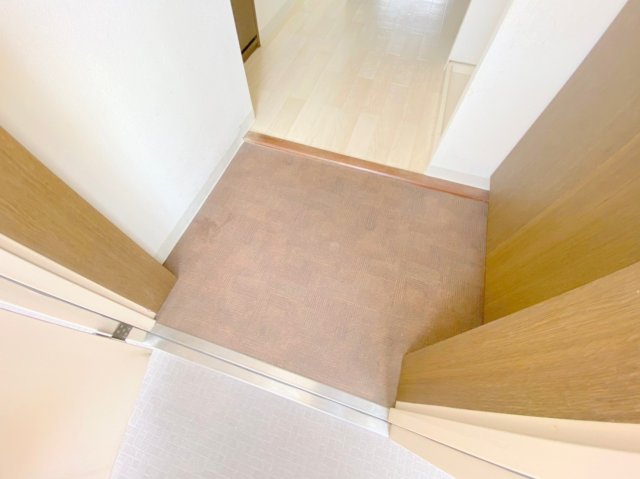 玄関　玄関を開けると解放感のある空間がひろがりますよ。