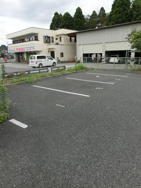 駐車場　敷地内駐車場有ります