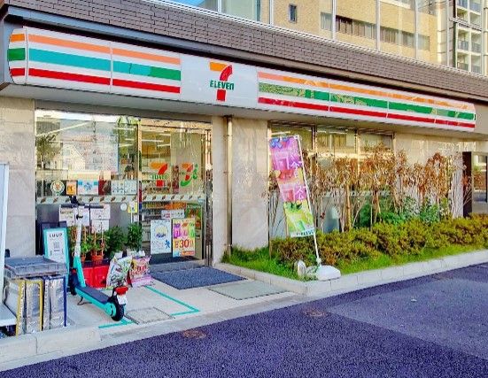 コンビニ　セブンイレブン 新宿信濃町店（コンビニ）まで251m
