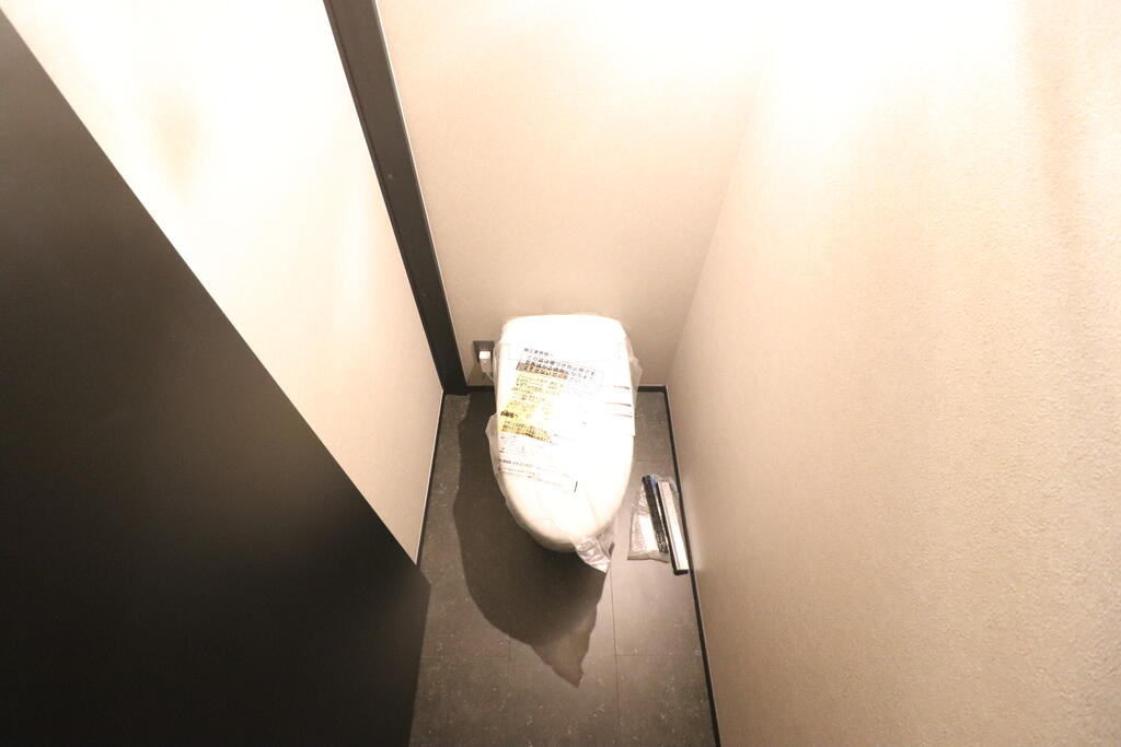 トイレ　一階と二階に温水洗浄便座付きのトイレ♪