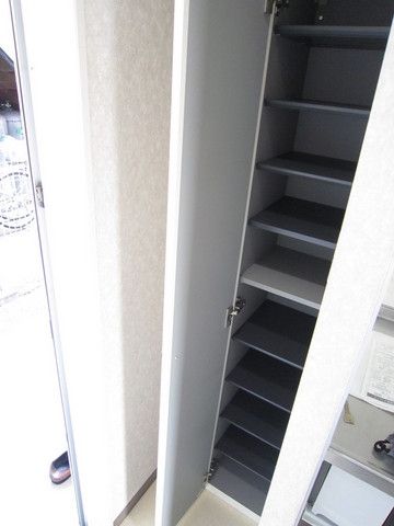 玄関　中の棚が動きますのでブーツもしっかりはいりますよ