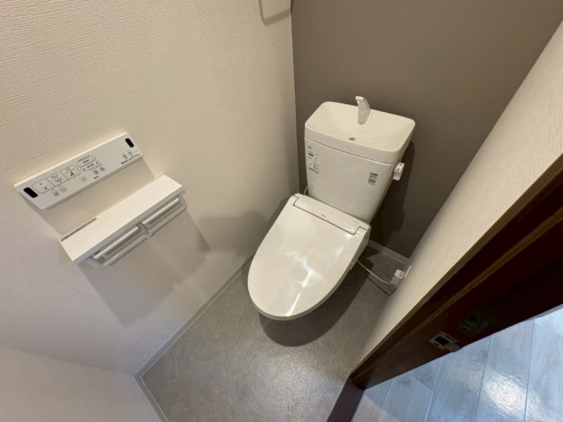 トイレ　こちらはトイレです。清潔感があり、安心して使用できます。