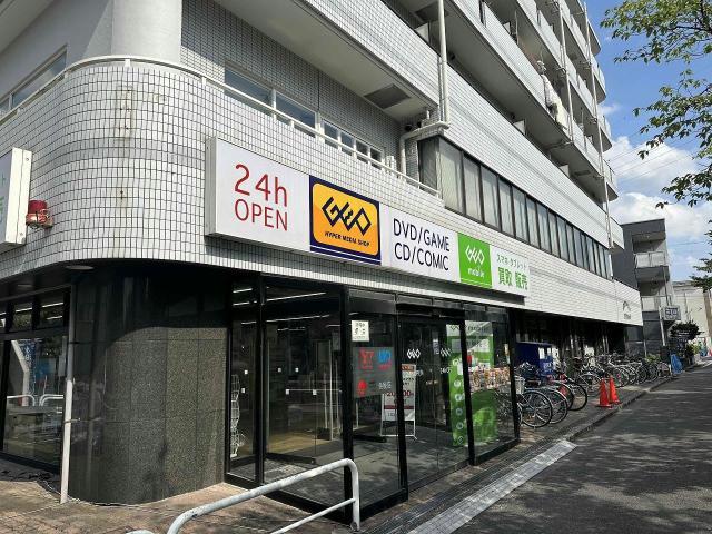 レンタルビデオ　ゲオ綾瀬店（レンタルビデオ）まで404m