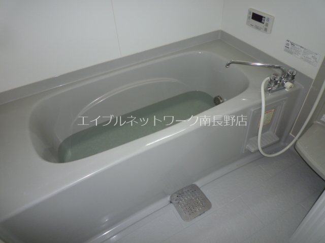 バス・シャワールーム　参考：202号室（内装・設備が異なる場合があります。）