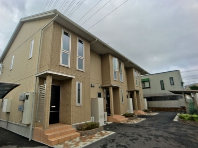 建物外観　オール電化。上下階使えます。