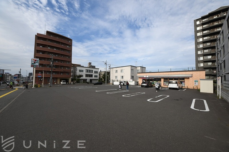 コンビニ　セブンイレブン札幌月寒中央通4丁目店（コンビニ）まで305m