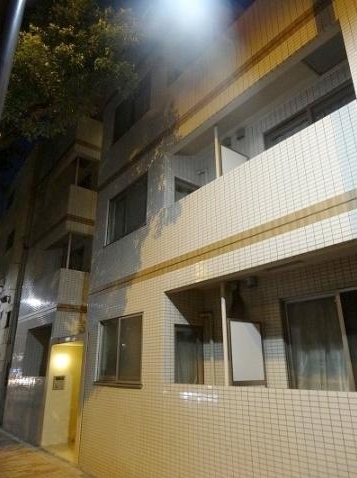 建物外観　鉄筋コンクリート造のがっちりとした建物。