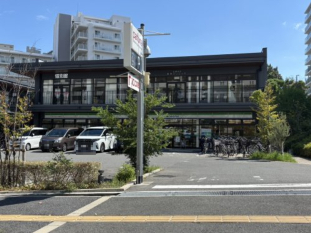 コンビニ　ファミリーマート　グローバルビレッジ津雲台店（コンビニ）まで153m