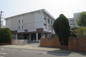 中学校　伊丹市立荒牧中学校（中学校）まで969m