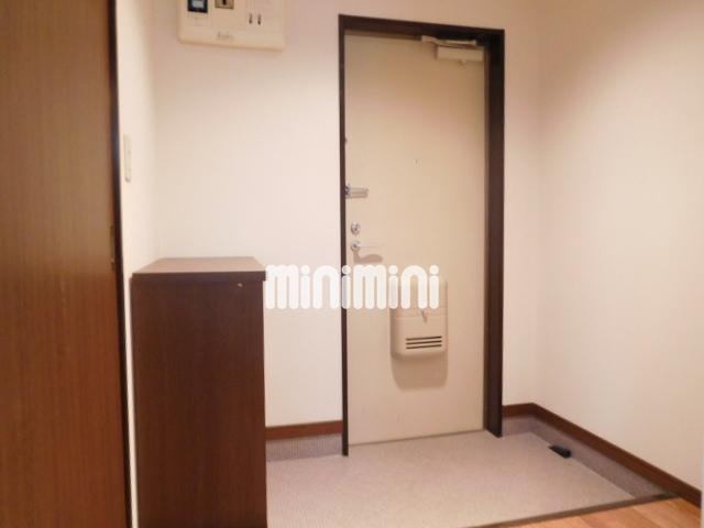玄関　玄関ポスト、下駄箱付きの広々とした玄関です。