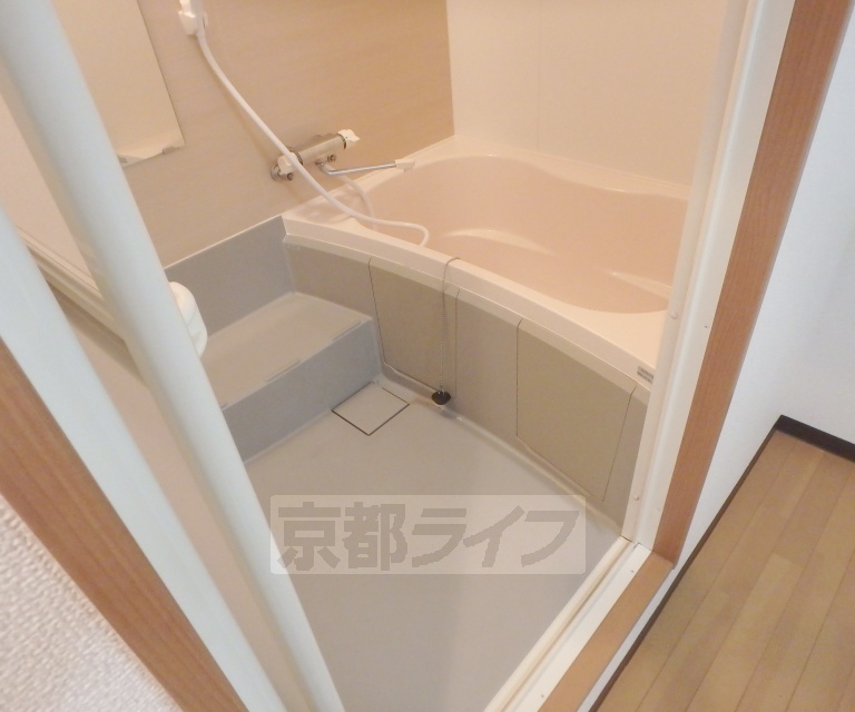 バス・シャワールーム　ゆったり浸かれるお風呂です。