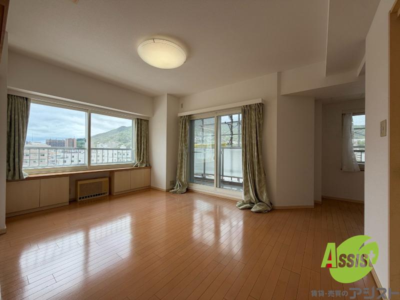居室・リビング　広くてキレイなお部屋が広がっていて、充実した生活が送れそう。