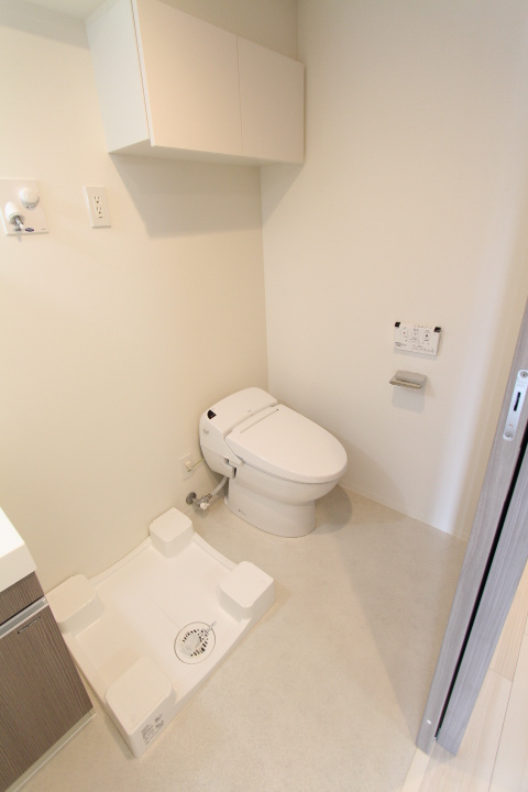 トイレ　落ち着いた色調のトイレです