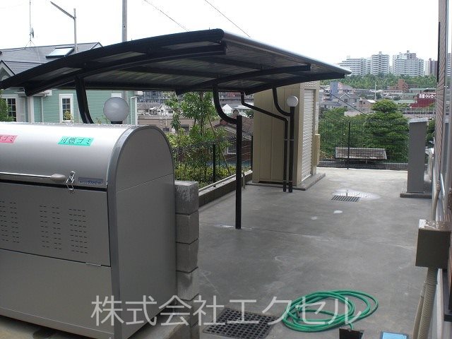 その他共有部分　屋根付きの駐輪場です。