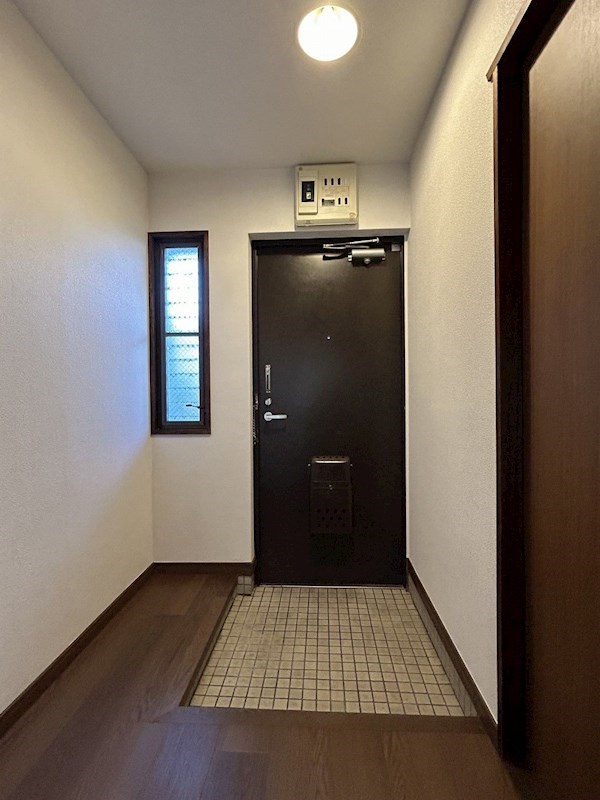 玄関　洋室※別号室参考写真