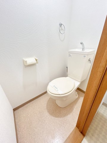 トイレ　清潔感があるトイレです。入るとホッとする、そんな空間。
