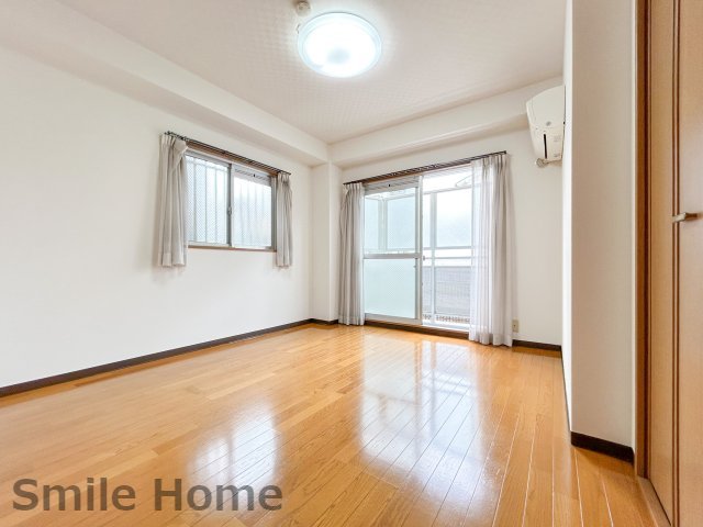 居室・リビング　エアコン付きのお部屋です