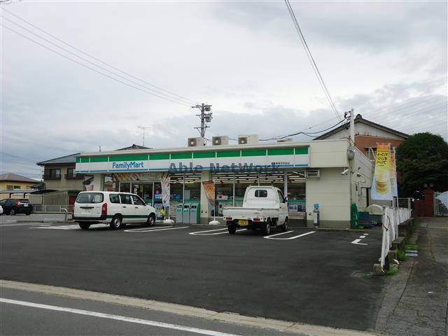 コンビニ　ファミリーマート碧南鷲塚団地前店（コンビニ）まで385m