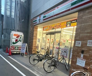 コンビニ　セブン-イレブン ＪＲ東淀川駅西口店（コンビニ）まで338m
