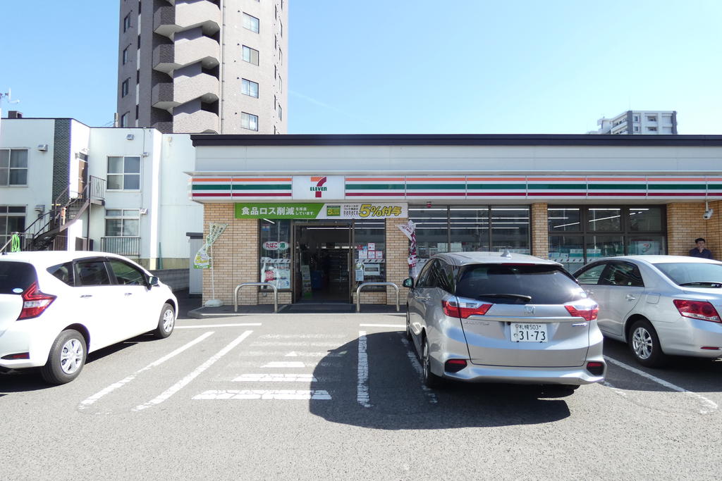 コンビニ　セブンイレブン札幌南4条店（コンビニ）まで450m
