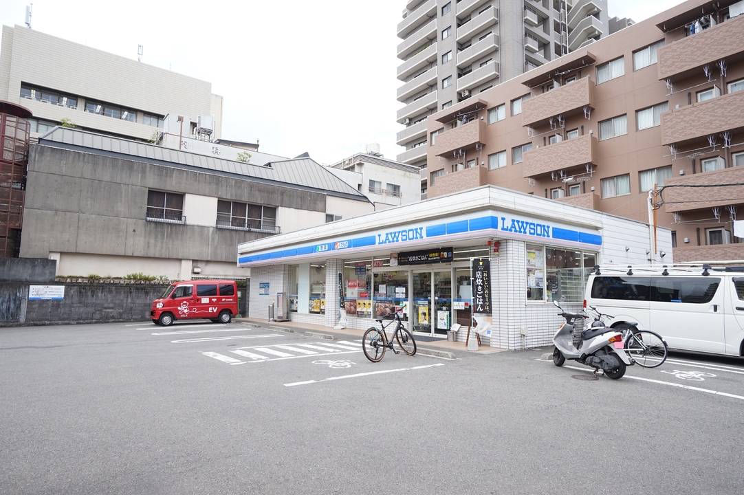 コンビニ　ローソン勝山二丁目店（コンビニ）まで70m