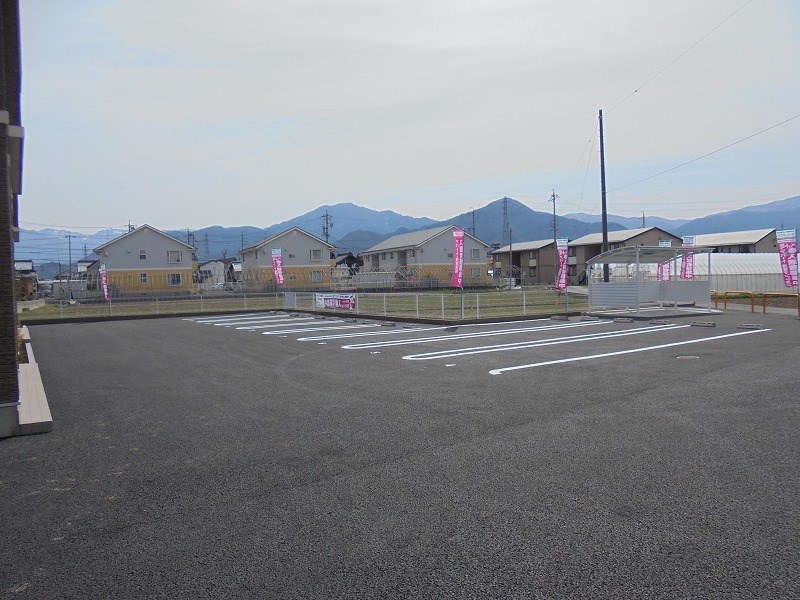 駐車場　画像は１０１号室です（参考）