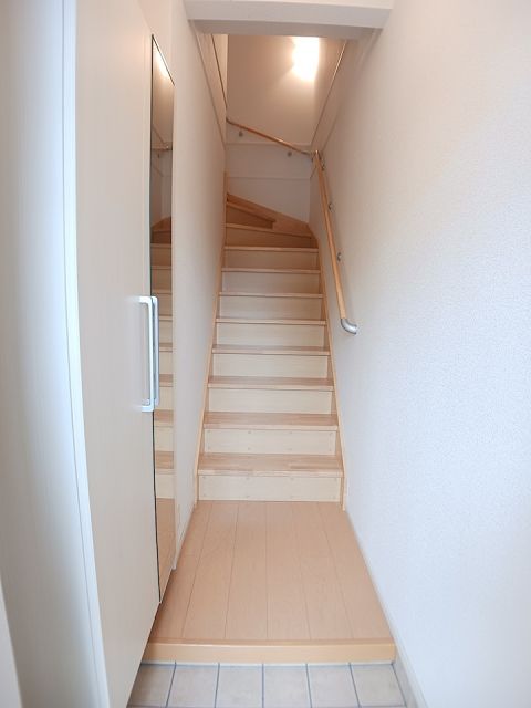 ＪＲ東海道本線 守山駅 徒歩13分 2階建 築15年の玄関写真